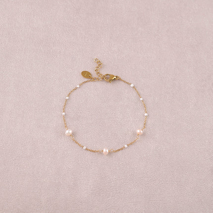 Bracelet - chaîne émaillée et 3 perles d'eau douce