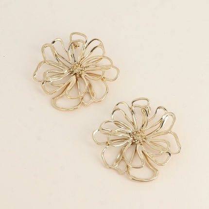 Stud earrings - openwork flower