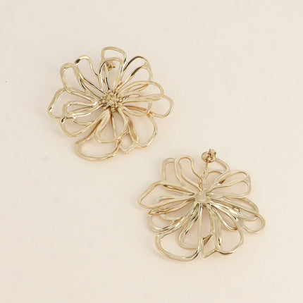 Stud earrings - openwork flower