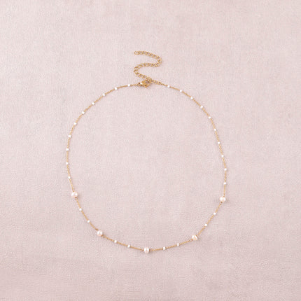 Collier - chaîne aux touches émaillées et 5 perles d'eau douce