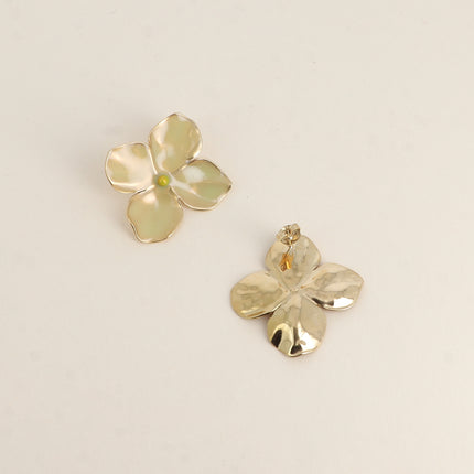 Boucles puces - 4 pétales en émail