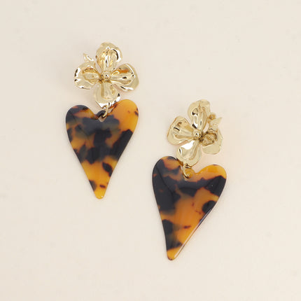 Boucles pendantes - fleur et coeur en résine