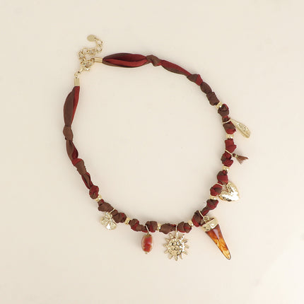 Collier - tissu ruban, perle en céramique émaillée, soleil, corne en résine, coeur texturé