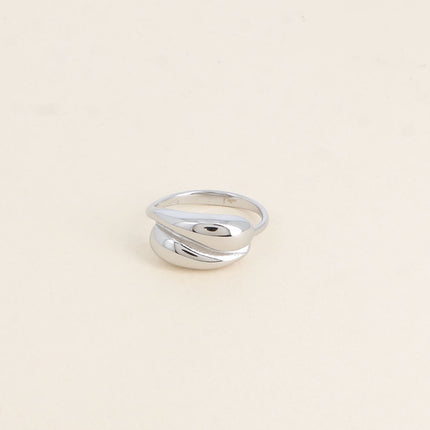 Bague - pièce de deux formes entrelacées