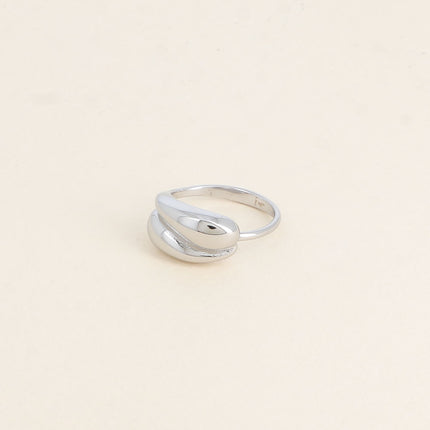 Bague - pièce de deux formes entrelacées