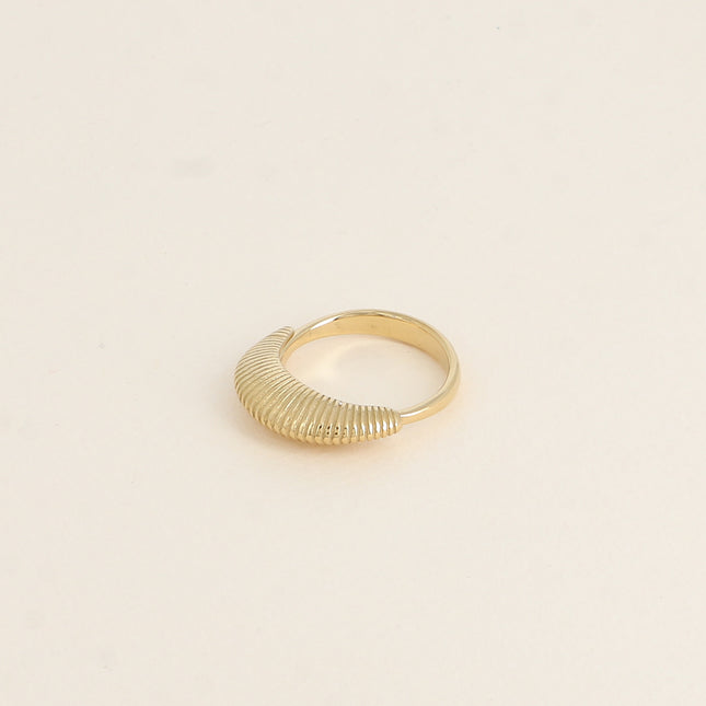 Ring - flat, domed, grooved piece