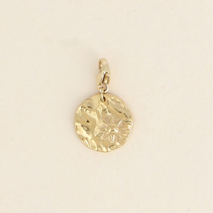 Charm - pendentif rond martelé avec un soleil