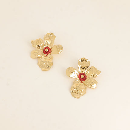 Stud earrings - floral pattern and pearls