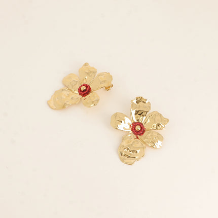 Stud earrings - floral pattern and pearls