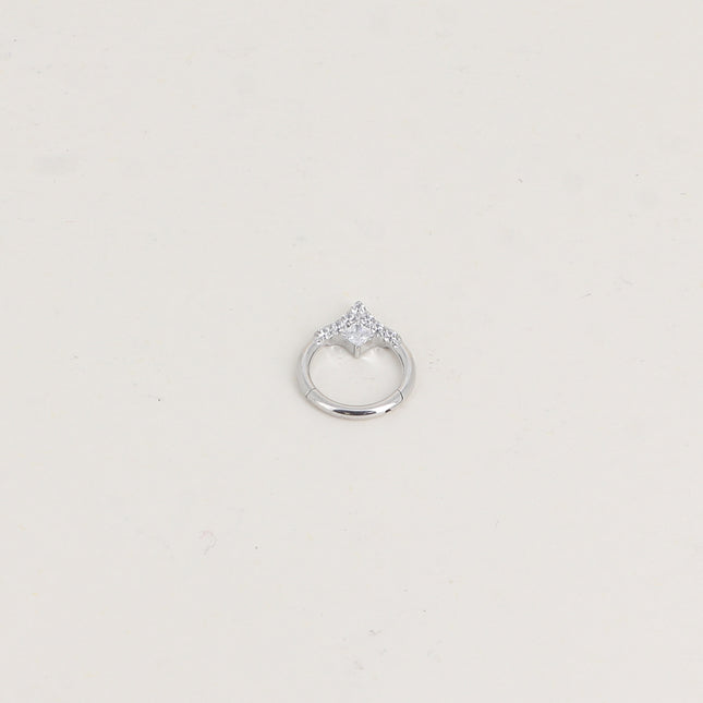 Piercing en titane - anneau clicker 8mm avec cristaux