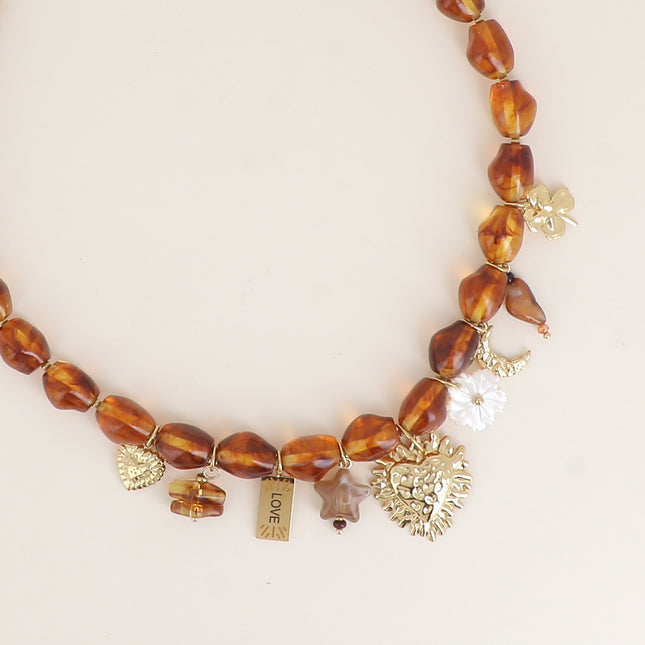 Collier - coeurs, plaquette LOVE, étoile, fleur nacrée, croissant de lune, trèfle, résine