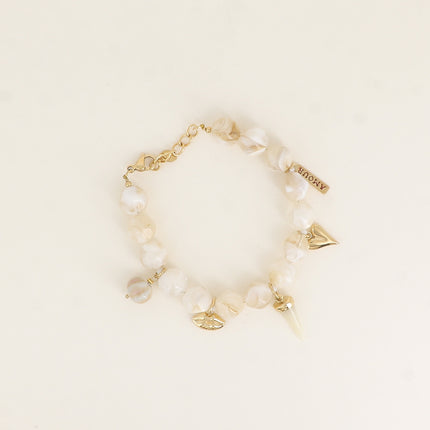 Bracelet sur câble - perles en résine, perle en céramique émaillée, bouche, corne en résine, coeur, plaquette AMOUR