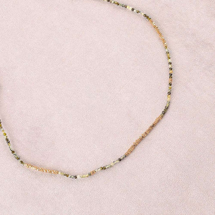 Collier - sur fil, fermoir coulissant, perles carrées en acier inoxydable et pierres naturelles
