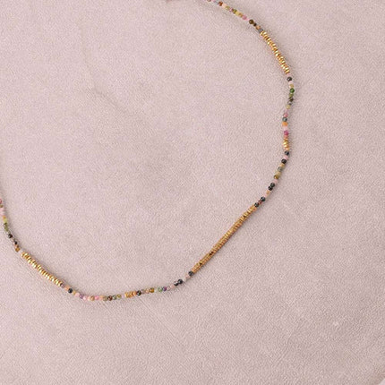 Collier - sur fil, fermoir coulissant, perles carrées en acier inoxydable et pierres naturelles