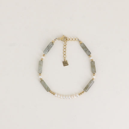 Bracelet Philomène - sur câble, petites perles d'eau douce et cylindres en pierre naturelle