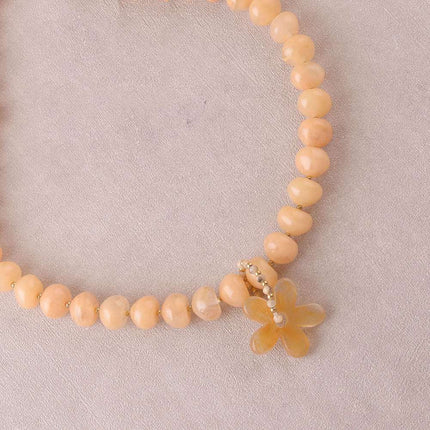 Collier - sur câble avec perles en résine, anneau de pierres naturelles et fleur en résine