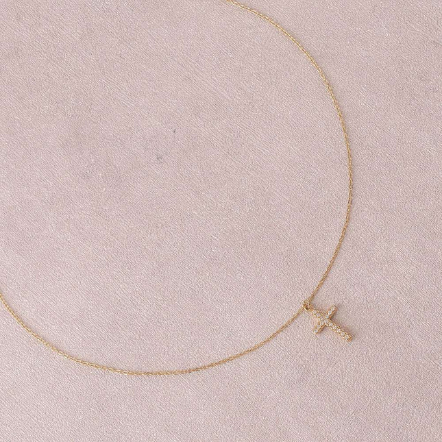 Collier - croix religieuse et oxyde de zirconium