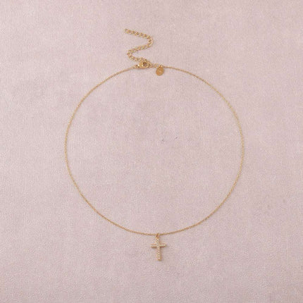 Collier - croix religieuse et oxyde de zirconium