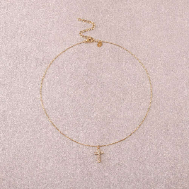 Collier - croix religieuse et oxyde de zirconium