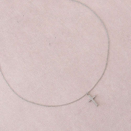 Collier - croix religieuse et oxyde de zirconium