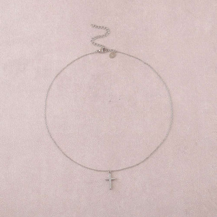 Collier - croix religieuse et oxyde de zirconium