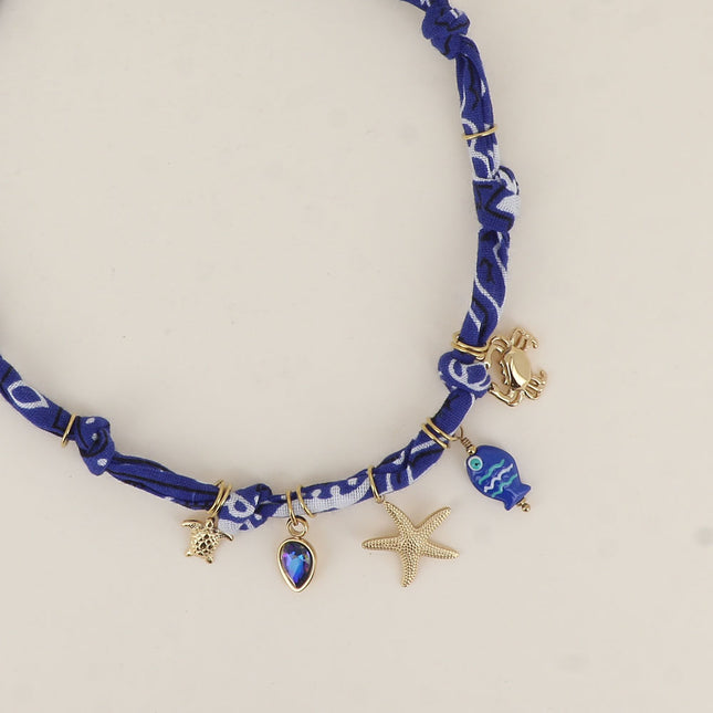 Collier Azur - tissu ruban, cristaux, tortue, perle poisson en résine, étoile de mer, crabe