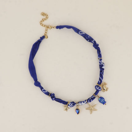 Collier Azur - tissu ruban, cristaux, tortue, perle poisson en résine, étoile de mer, crabe
