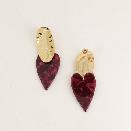 Boucles pendantes - pièce ovale martelée et coeur en résine