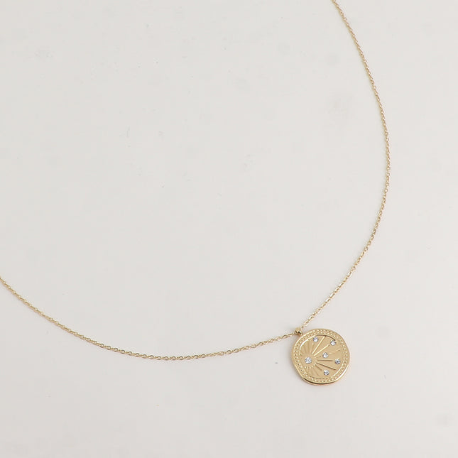 Collier - pendentif rond, ciel étoilé gravé et oxydes de zirconium