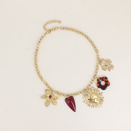 Collier - breloques (fleur, coeur en résine, coeur enflammé, fleur en résine, trèfle)