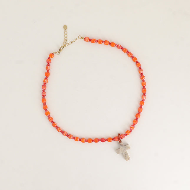 Collier - sur fil, perles en céramique émaillée et perles, pendentif croix religieuse en résine