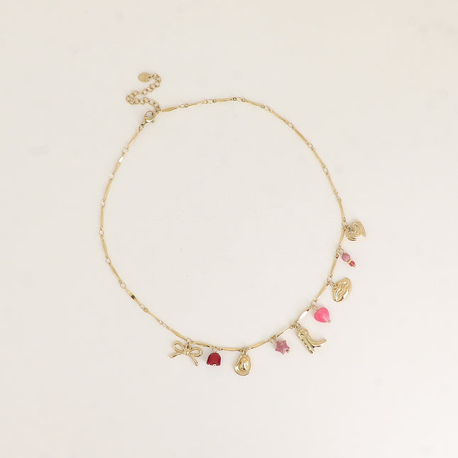 Collier - pendentifs (perles, fleur, étoile, chapeau, botte, bouche, coeur)