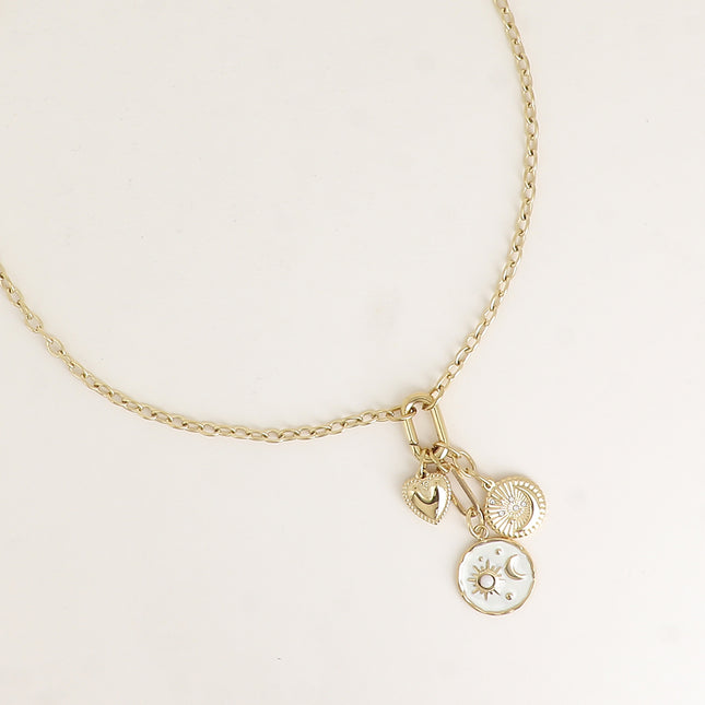 Collier - anneau mousqueton et 3 pendentifs (coeur, soleil et lune sur émail, croissant de lune et oxydes de zirconium)