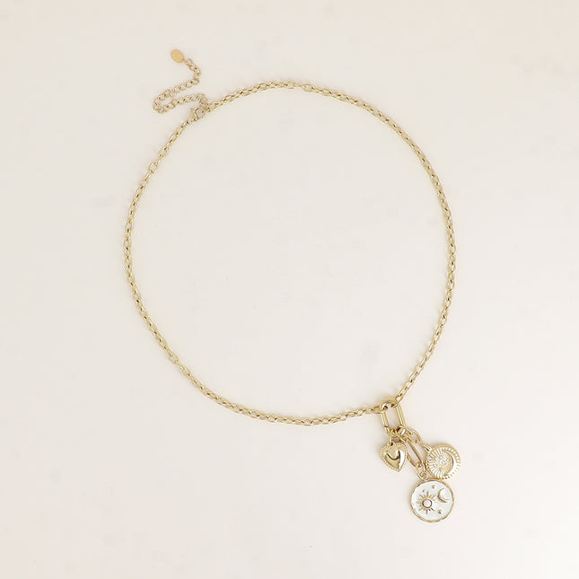 Collier - anneau mousqueton et 3 pendentifs (coeur, soleil et lune sur émail, croissant de lune et oxydes de zirconium)