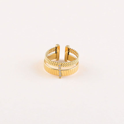 Bague - 3 anneaux striés et barre ornée d'oxydes de zirconium