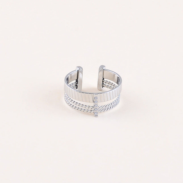 Bague - 3 anneaux striés et barre ornée d'oxydes de zirconium
