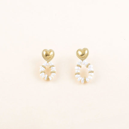 Boucles pendantes - coeur, anneau de perles d'eau douce et rondelles milgrain