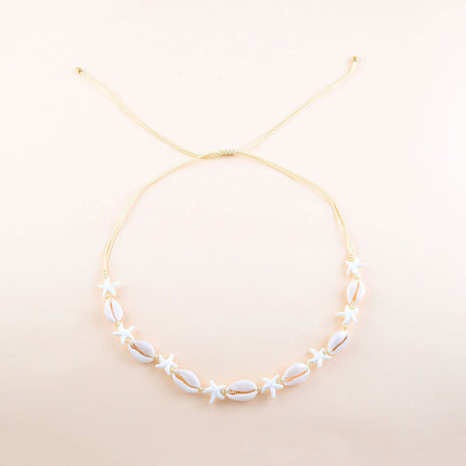 Collier - fermoir coulissant, sur cordon, petites étoiles de mer en résine et cauris naturels
