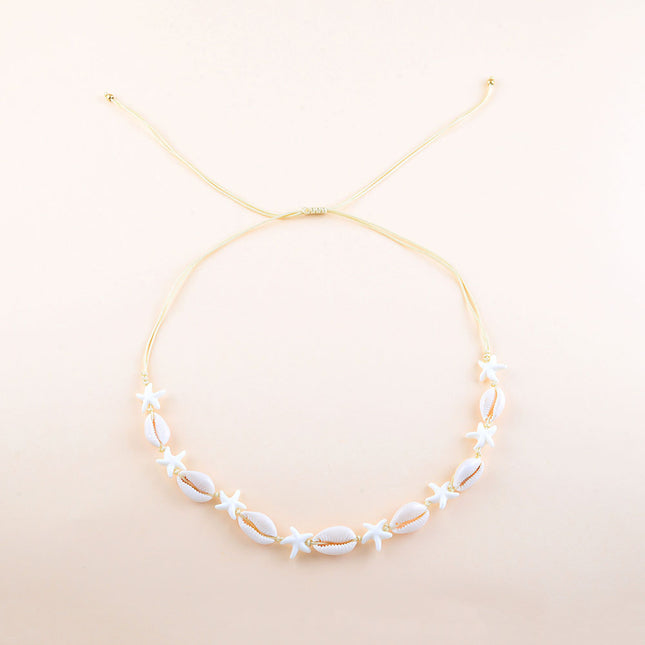Collier - fermoir coulissant, sur cordon, petites étoiles de mer en résine et cauris naturels