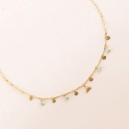 Collier - pastilles rondes martelées, pâtes de verre et pendentif crabe