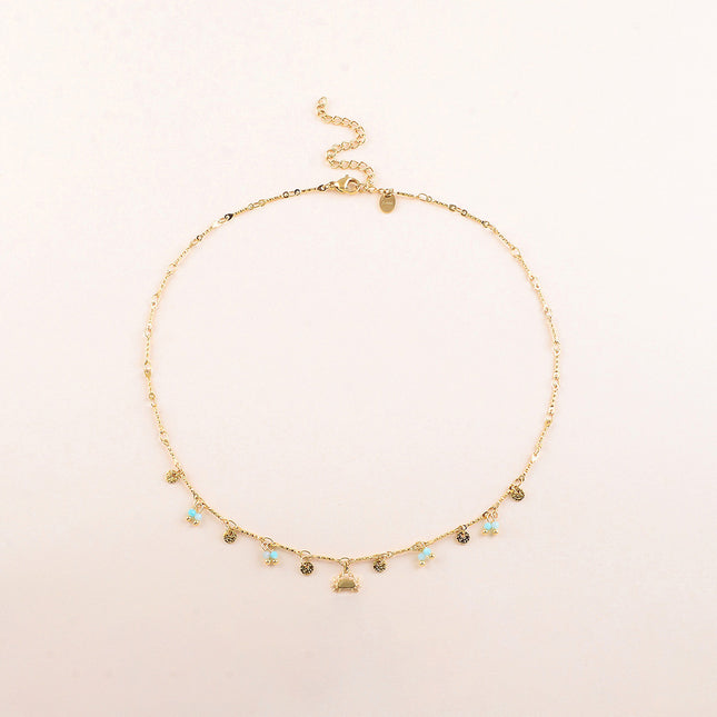Collier - pastilles rondes martelées, pâtes de verre et pendentif crabe