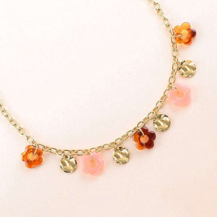 Collier - fleurs en résine et pastilles martelées