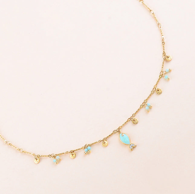 Collier - pendentif petit poisson en émail et petites pierres naturelles