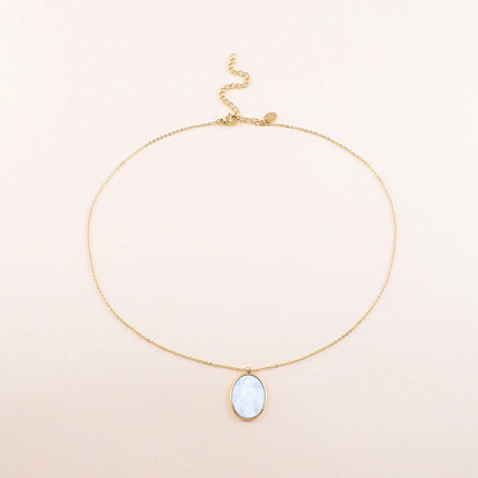 Collier - médaillon ovale et pièce nacrée de la Madone