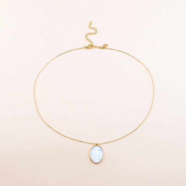 Collier - médaillon ovale et pièce nacrée de la Madone