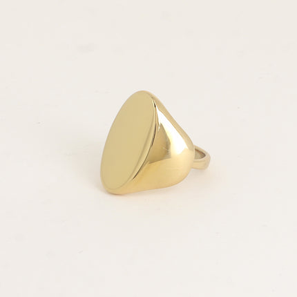 Bague - type chevalière avec une facette ovale