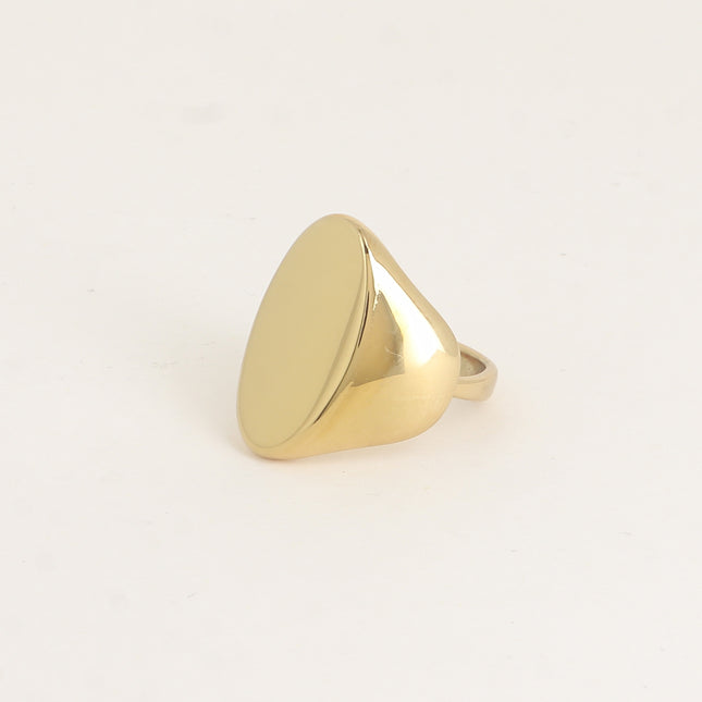 Bague - type chevalière avec une facette ovale