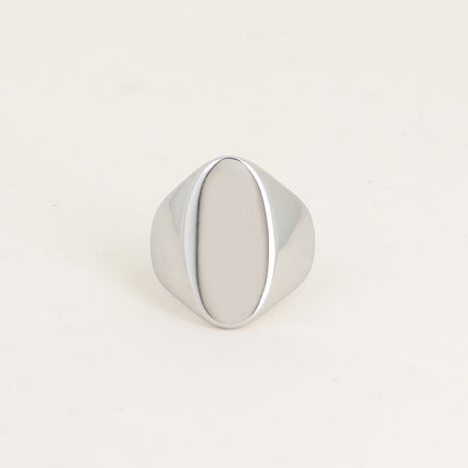 Bague - type chevalière avec une facette ovale