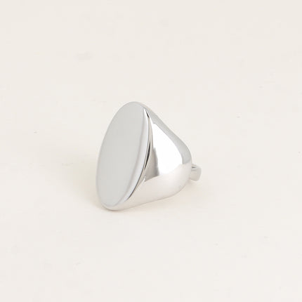 Bague - type chevalière avec une facette ovale