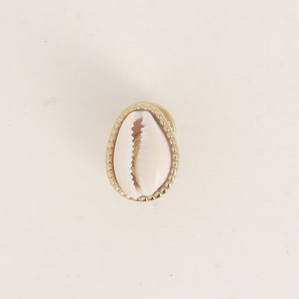Pin - natural cowrie on a ridged base